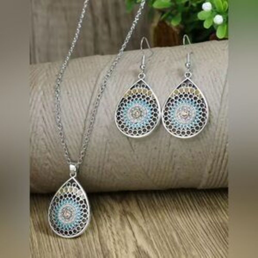 Elegant Silver and Blue Teardrop Jewelry Set